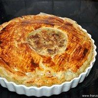 Tourte au confit de canard et girolles ou champignons des bois (pastete von entenconfit und pfifferlinge oder waldpilze)