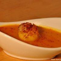 Velouté de potimarron aux noix de saint-jacques (kürbissuppe mit jakobsmuscheln)
