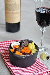 Boeuf bourguignon (rindfleisch burgunder art)