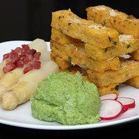 Jenga-Polenta-Türmchen